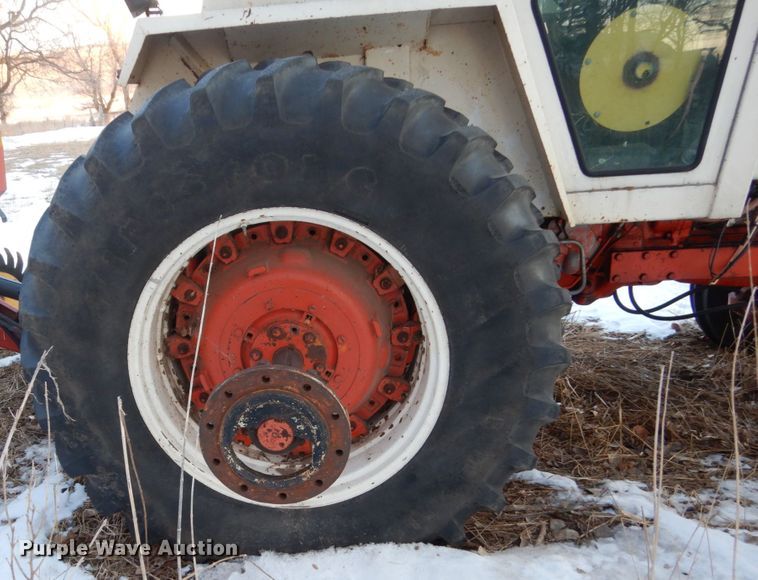 image for item HS9805 1977 Case 1570  tractor