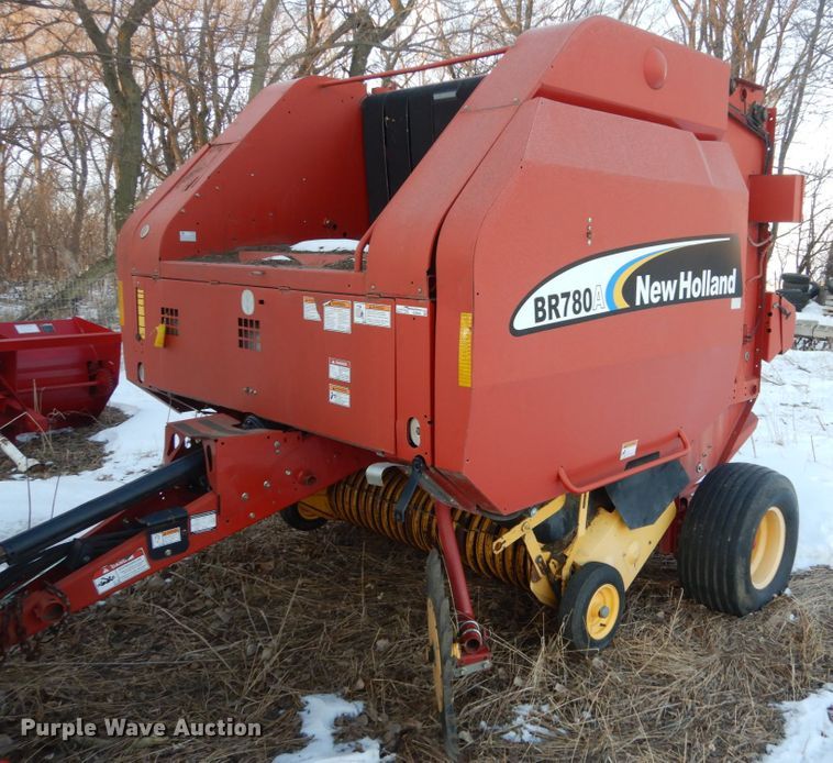 image for item HS9806 2006 New Holland BR780A  round baler