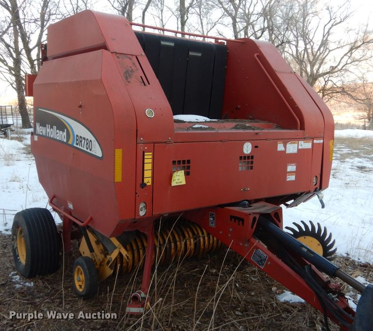 image for item HS9806 2006 New Holland BR780A  round baler