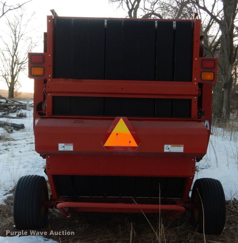 image for item HS9806 2006 New Holland BR780A  round baler