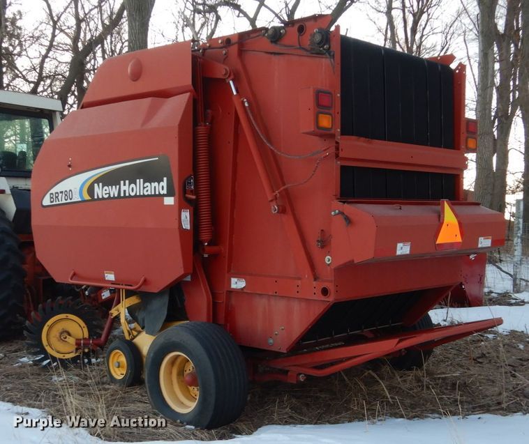 image for item HS9806 2006 New Holland BR780A  round baler