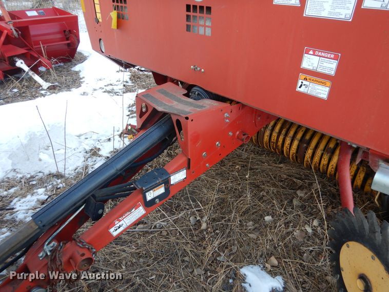 image for item HS9806 2006 New Holland BR780A  round baler