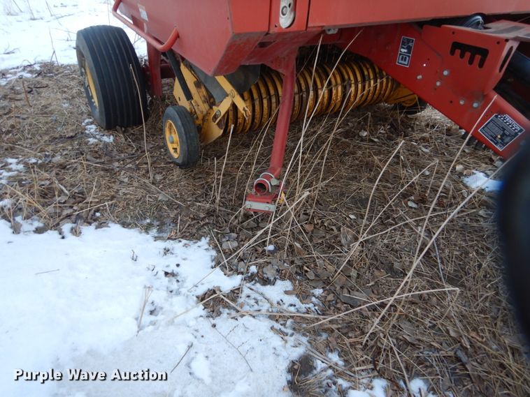 image for item HS9806 2006 New Holland BR780A  round baler