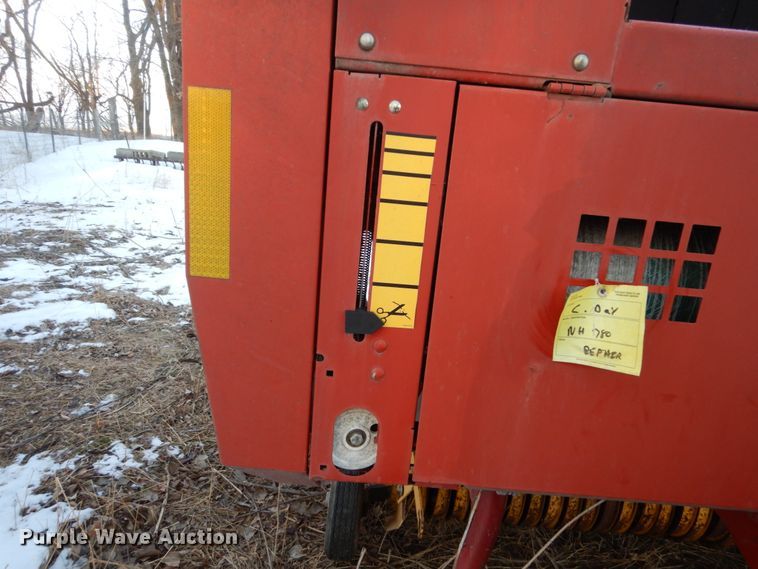 image for item HS9806 2006 New Holland BR780A  round baler