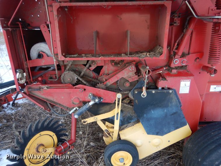 image for item HS9806 2006 New Holland BR780A  round baler