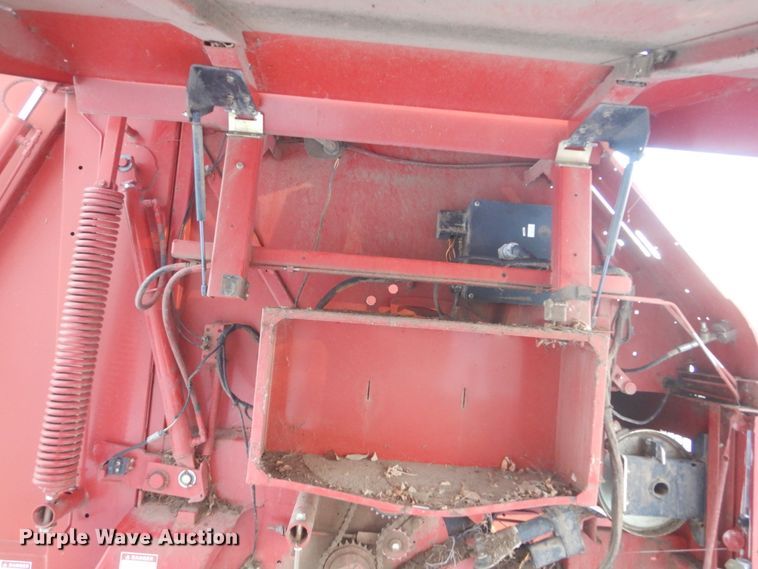 image for item HS9806 2006 New Holland BR780A  round baler