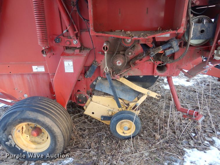 image for item HS9806 2006 New Holland BR780A  round baler