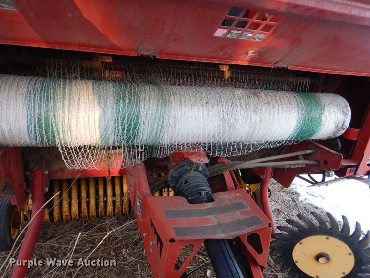 image for item HS9806 2006 New Holland BR780A  round baler