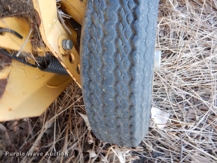 image for item HS9806 2006 New Holland BR780A  round baler