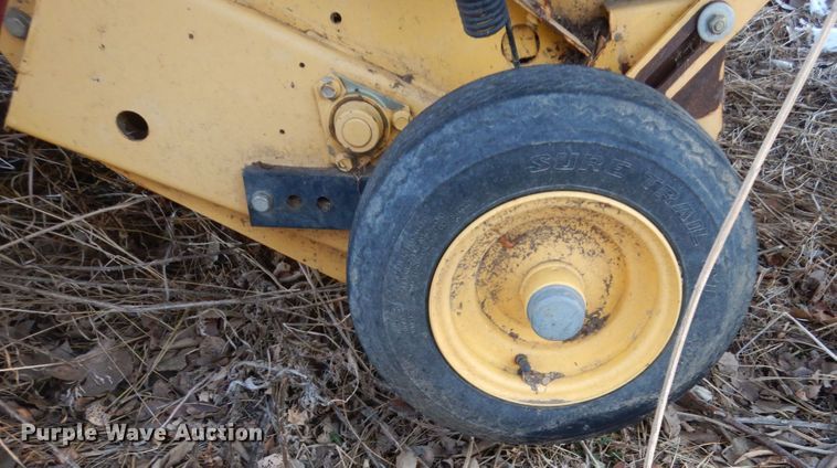 image for item HS9806 2006 New Holland BR780A  round baler