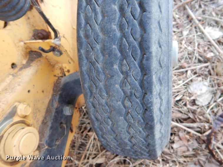 image for item HS9806 2006 New Holland BR780A  round baler