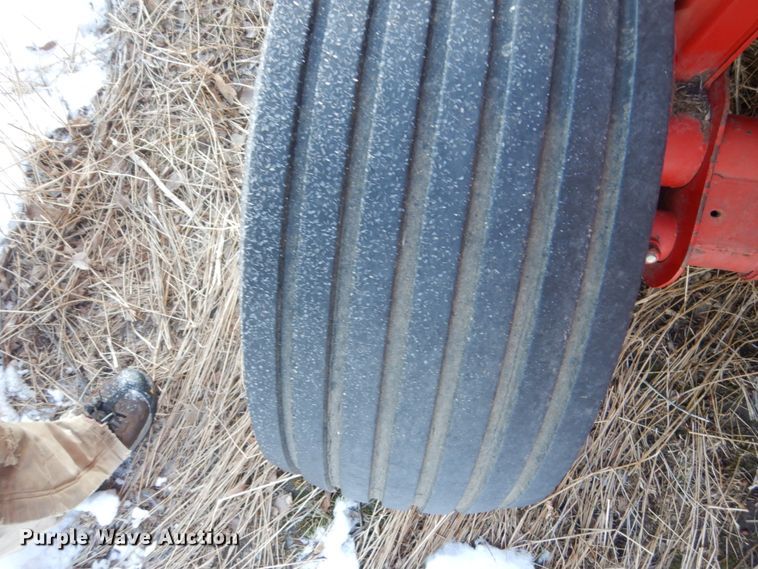 image for item HS9806 2006 New Holland BR780A  round baler