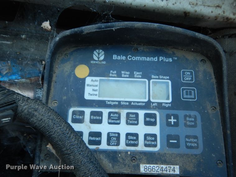 image for item HS9806 2006 New Holland BR780A  round baler