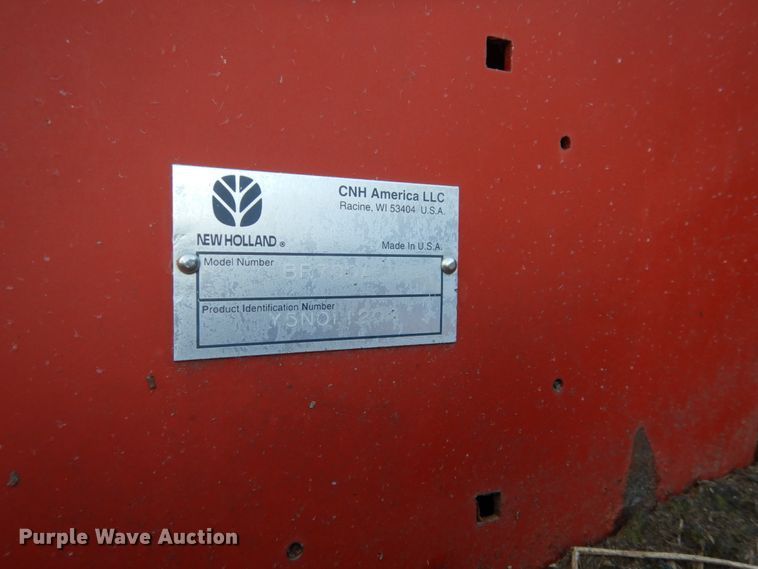 image for item HS9806 2006 New Holland BR780A  round baler