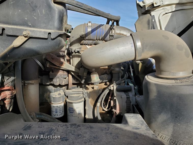 image for item HW9568 2000 Freightliner FL70  grain truck