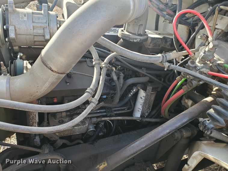 image for item HW9568 2000 Freightliner FL70  grain truck