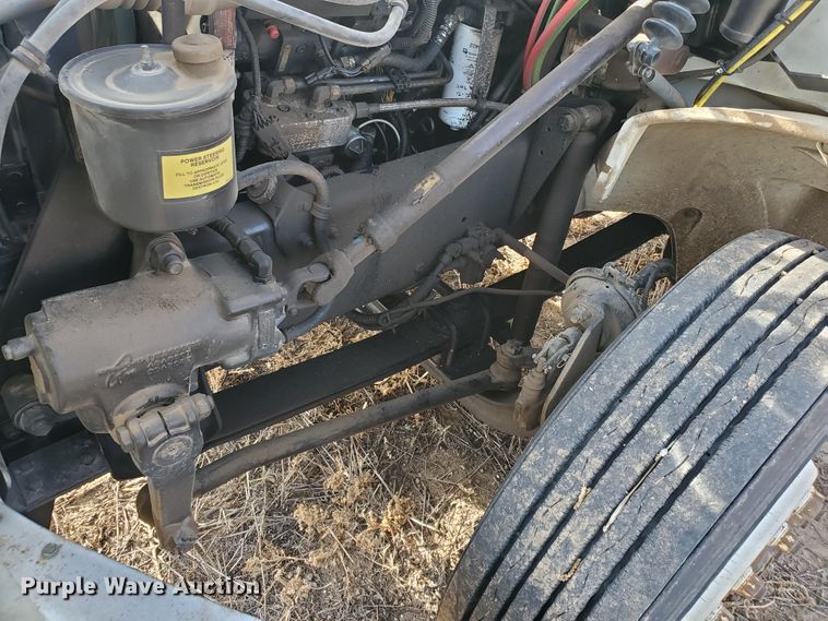 image for item HW9568 2000 Freightliner FL70  grain truck