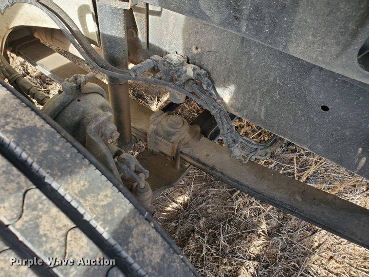 image for item HW9568 2000 Freightliner FL70  grain truck