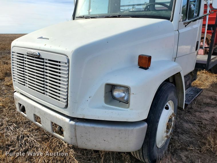 image for item HW9568 2000 Freightliner FL70  grain truck