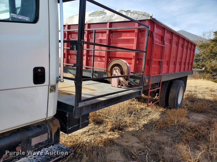 image for item HW9568 2000 Freightliner FL70  grain truck