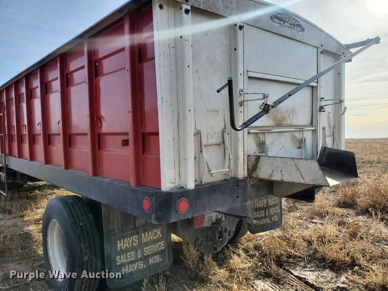 image for item HW9568 2000 Freightliner FL70  grain truck