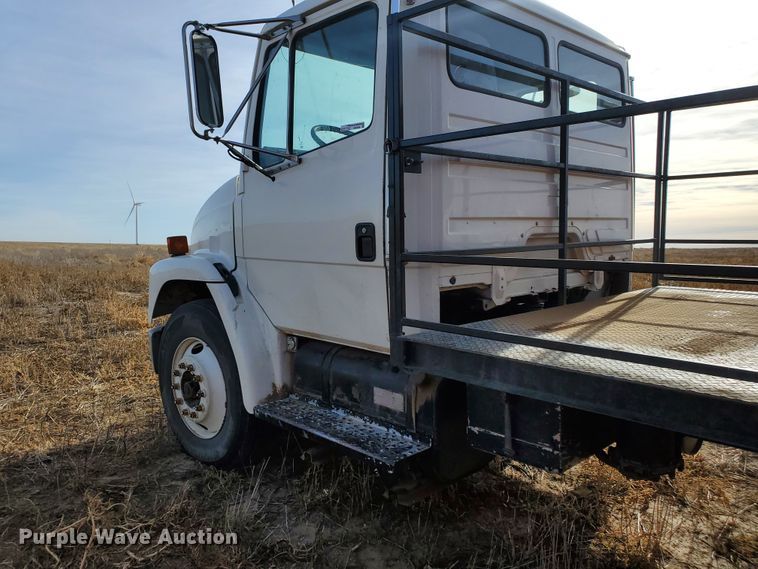 image for item HW9568 2000 Freightliner FL70  grain truck