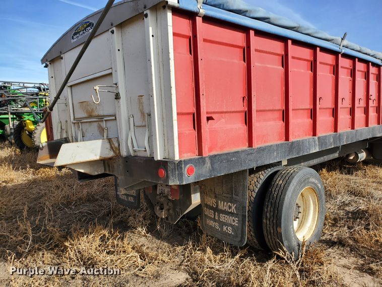 image for item HW9568 2000 Freightliner FL70  grain truck