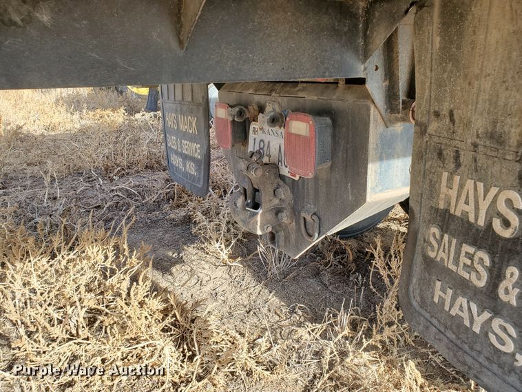 image for item HW9568 2000 Freightliner FL70  grain truck