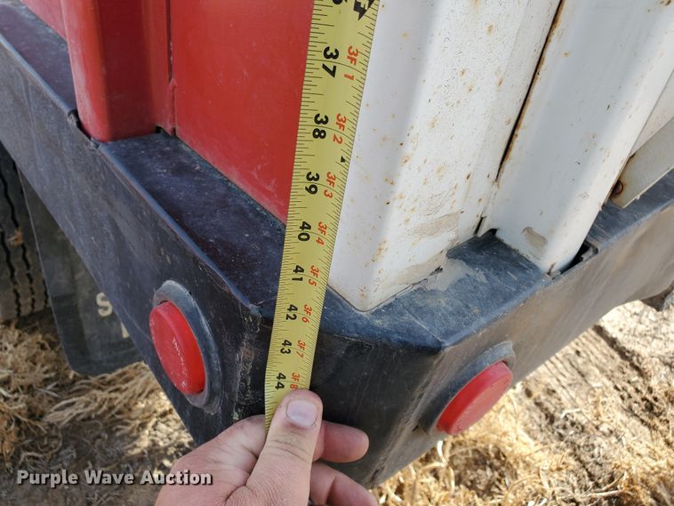 image for item HW9568 2000 Freightliner FL70  grain truck