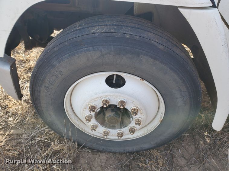 image for item HW9568 2000 Freightliner FL70  grain truck