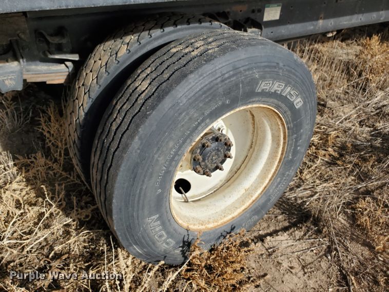 image for item HW9568 2000 Freightliner FL70  grain truck