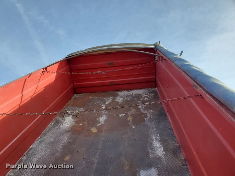 image for item HW9568 2000 Freightliner FL70  grain truck