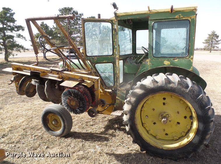 image for item HW9619 John Deere 3020  tractor