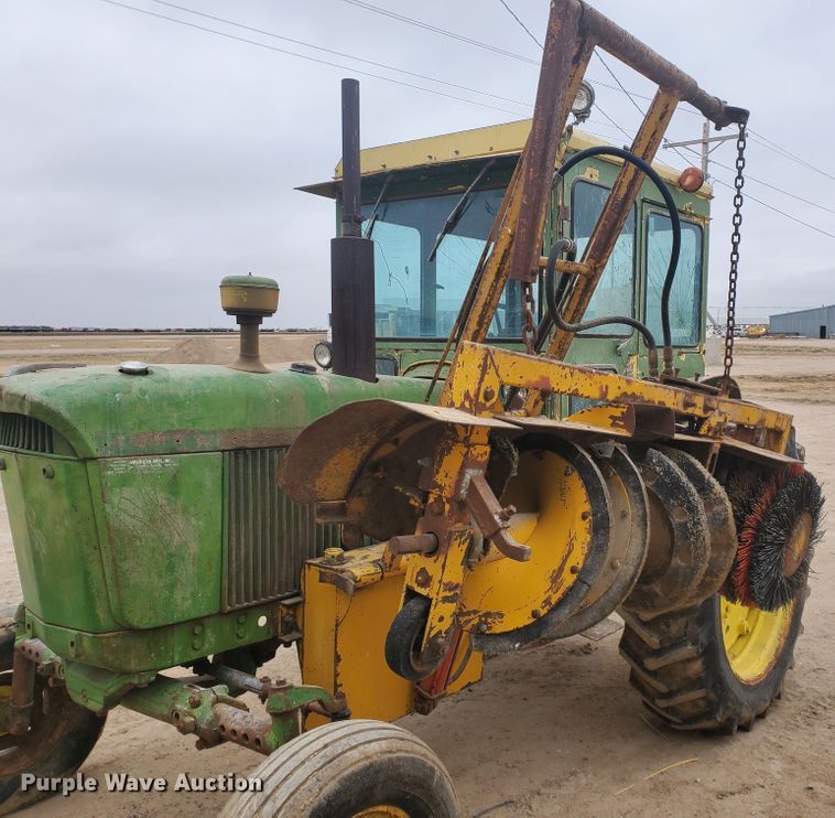 image for item HW9619 John Deere 3020  tractor