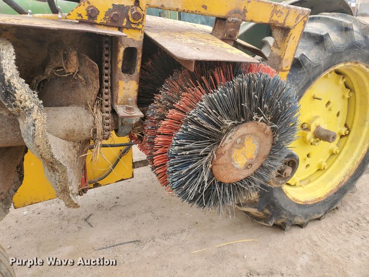 image for item HW9619 John Deere 3020  tractor