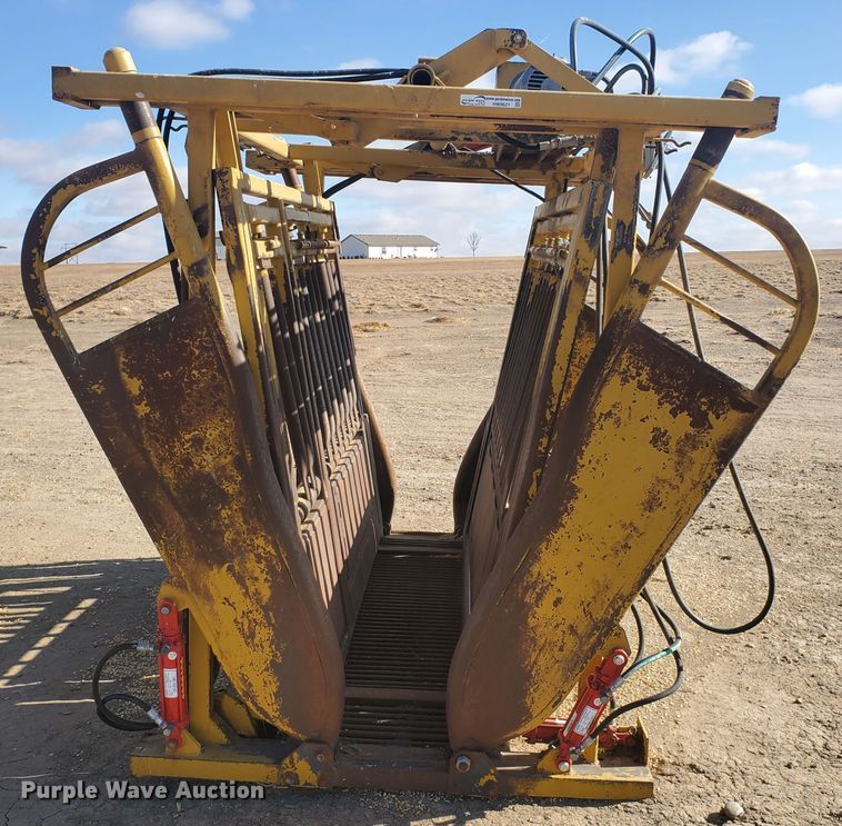 image for item HW9621 Flying W livestock squeeze chute