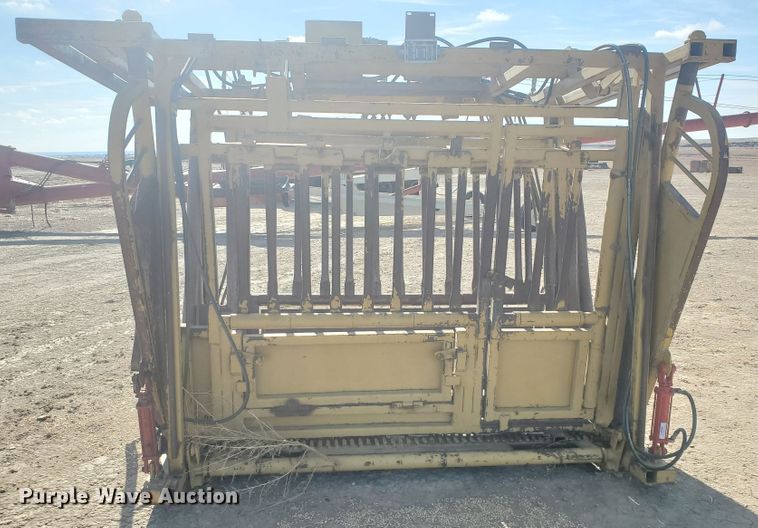 image for item HW9621 Flying W livestock squeeze chute