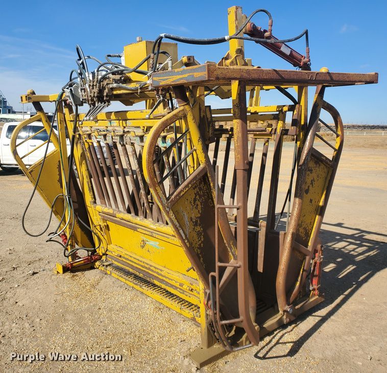 image for item HW9621 Flying W livestock squeeze chute