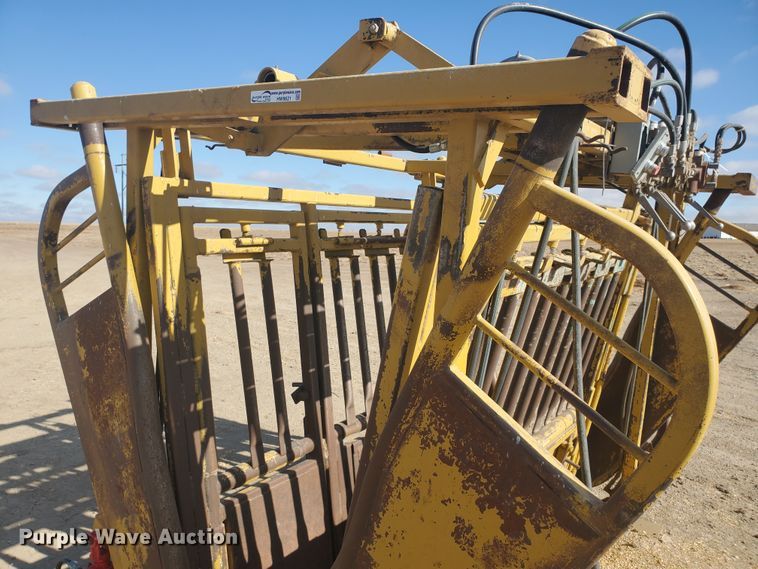 image for item HW9621 Flying W livestock squeeze chute
