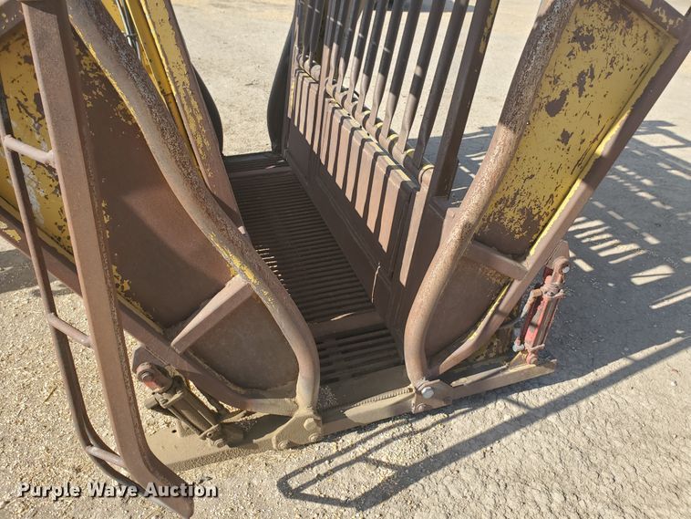 image for item HW9621 Flying W livestock squeeze chute