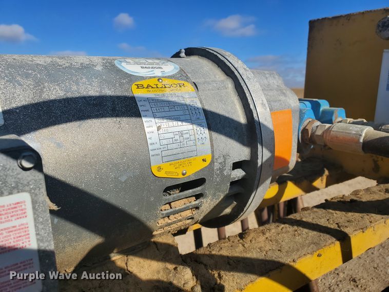 image for item HW9621 Flying W livestock squeeze chute