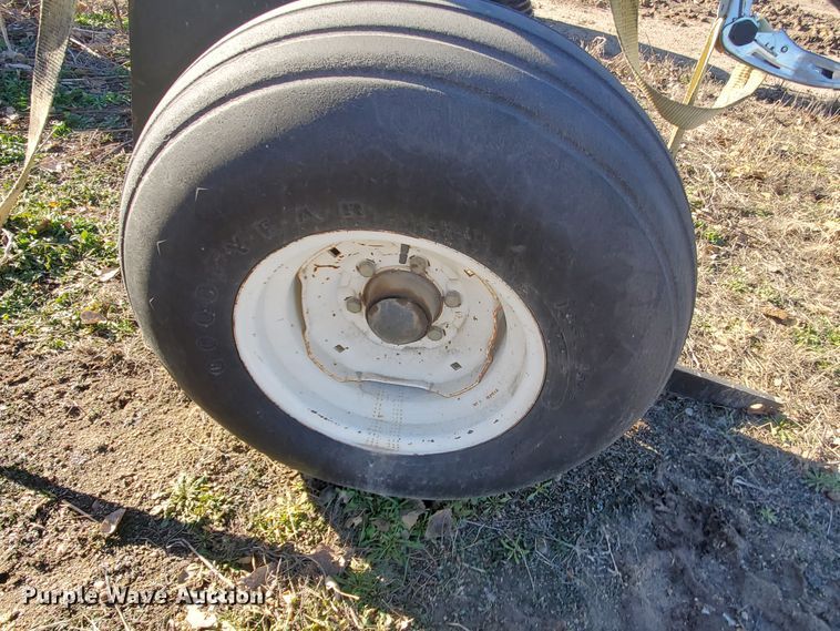 image for item HW9663 Hesston 1170 Hydroswing carriage