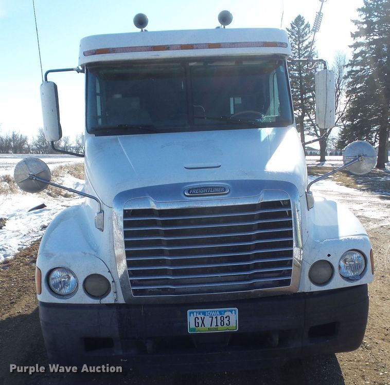 image for item DA7057 1997 Freightliner FLC120  semi truck