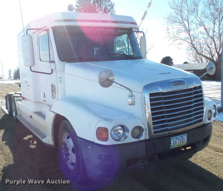 image for item DA7057 1997 Freightliner FLC120  semi truck