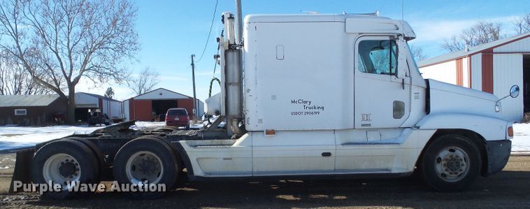 image for item DA7057 1997 Freightliner FLC120  semi truck