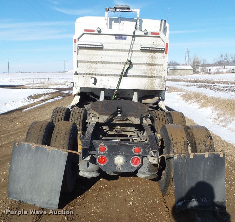 image for item DA7057 1997 Freightliner FLC120  semi truck