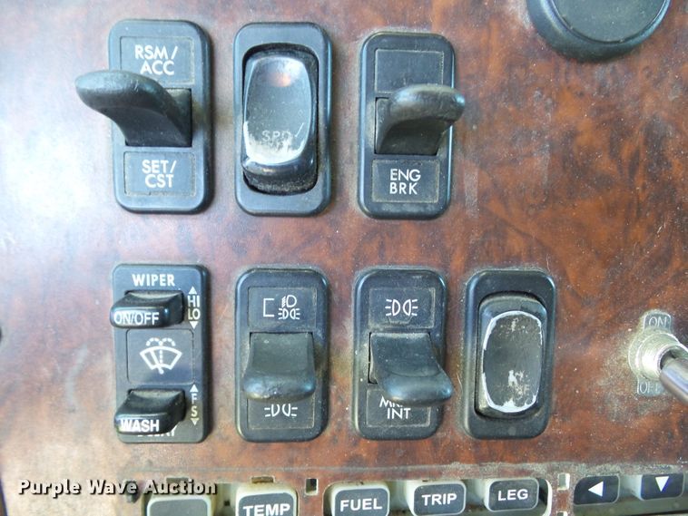 image for item DA7057 1997 Freightliner FLC120  semi truck