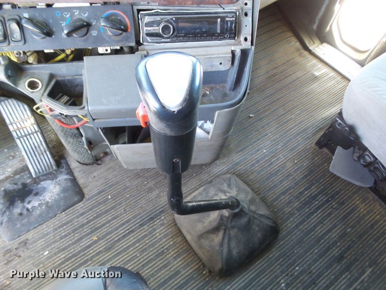 image for item DA7057 1997 Freightliner FLC120  semi truck