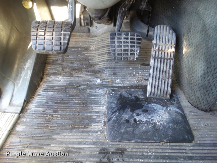 image for item DA7057 1997 Freightliner FLC120  semi truck