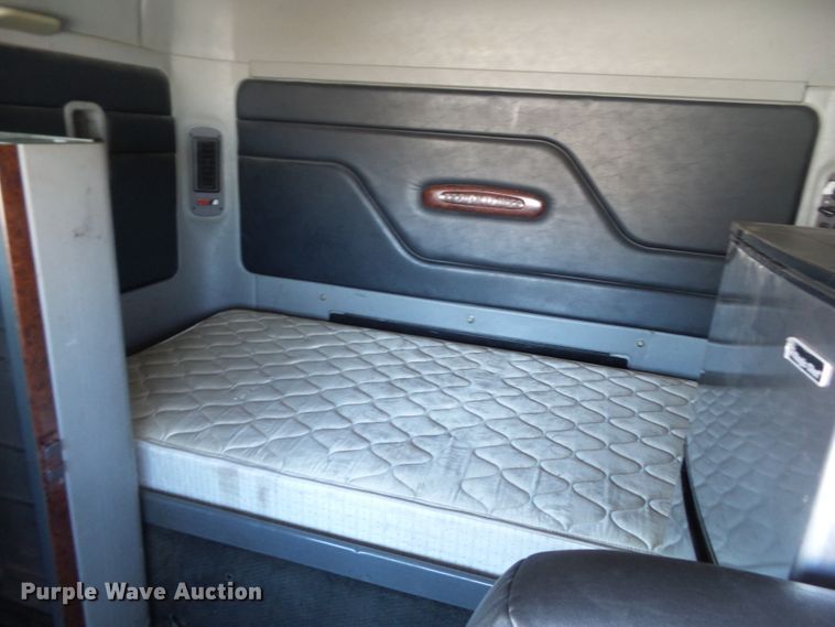 image for item DA7057 1997 Freightliner FLC120  semi truck